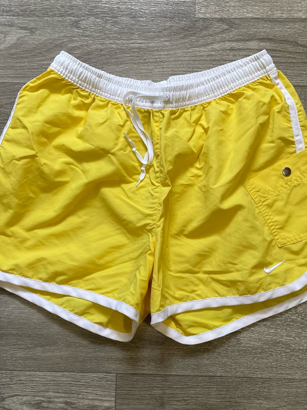 Nike Vintage Women’s Running Shorts S (4/6) Vibrant Yellow